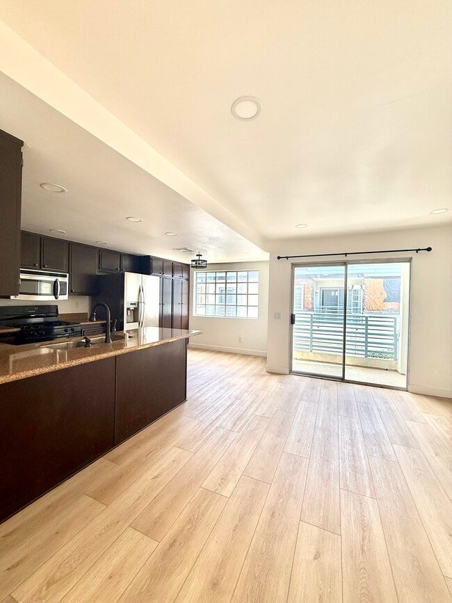 Building Photo - 18020 Prairie Ave