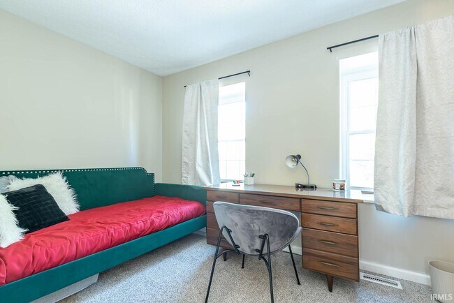 Building Photo - 2457 S Burberry Ln