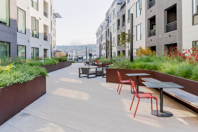 Building Photo - 1 Adrian Ct