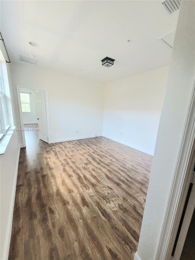 Building Photo - 1430 SW 147th Ter