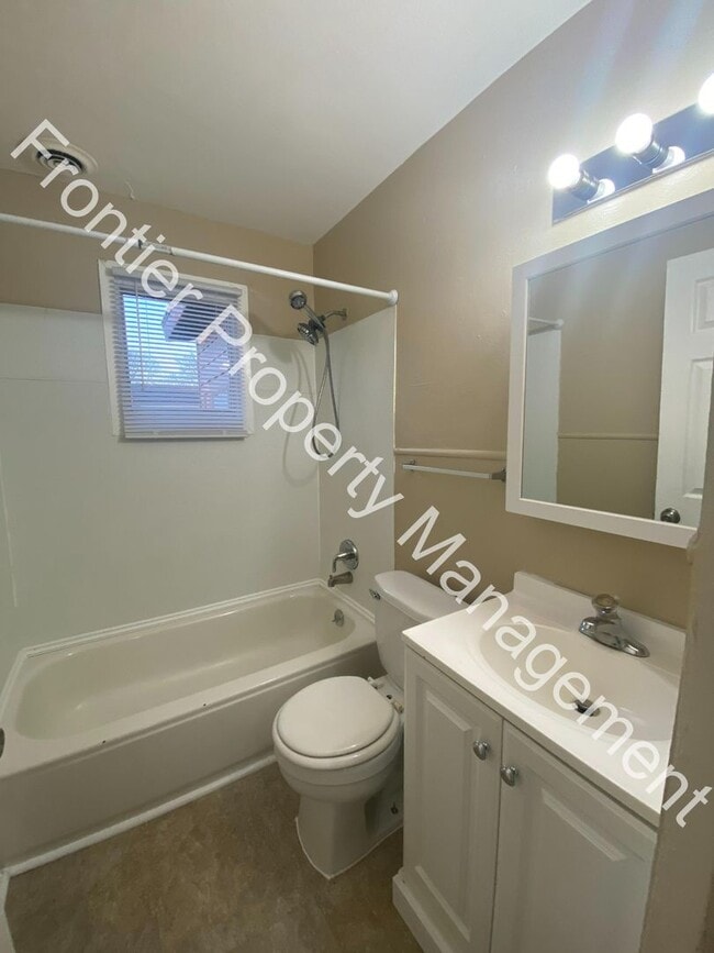 Building Photo - Great 3-bedroom home ready for move in!! A...