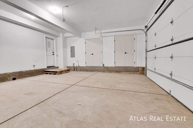 Building Photo - 6643 W 52nd Dr