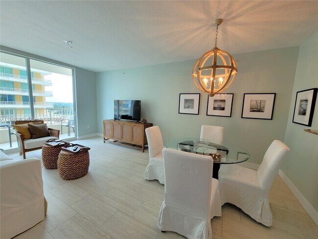 Building Photo - 700 E Boynton Beach Blvd