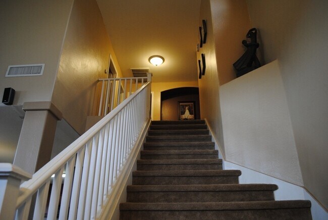 Building Photo - Charming 4 Bed 3 Bath Laveen Home !!
