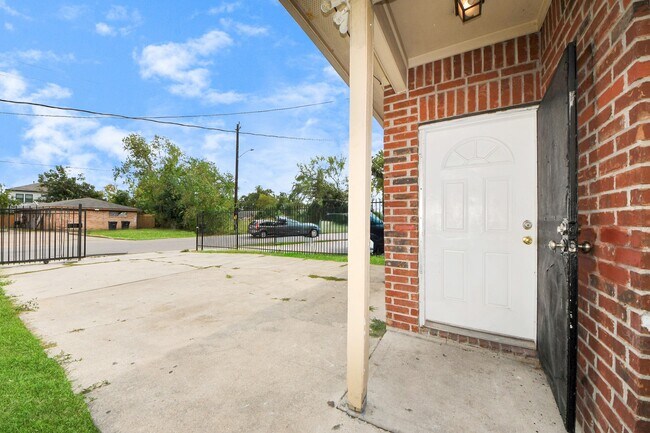 Building Photo - 8130 Jutland Rd