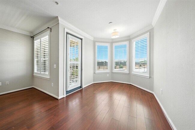 Building Photo - 7575 Kirby Dr