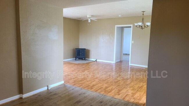 Building Photo - 7085 Butte Falls Hwy