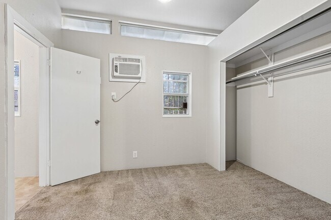 Building Photo - 2310 N Sabinas St