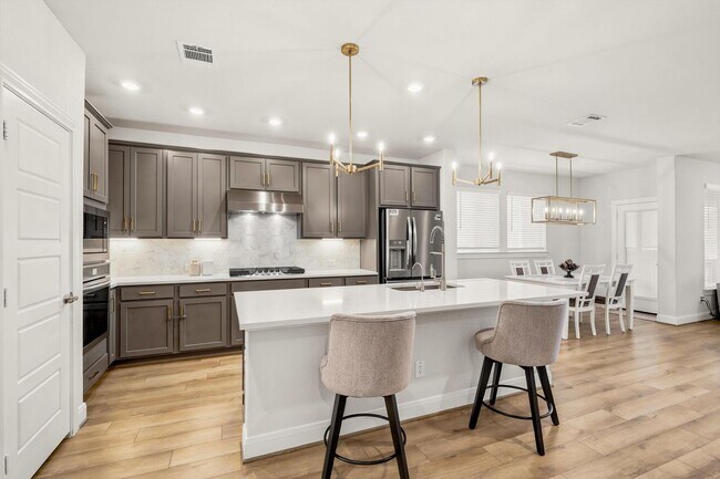 Building Photo - Elegant Living with Space to Spare | 4 Bed • 3.5 Bath
