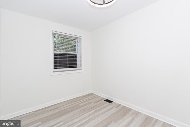 Building Photo - 2711 Oakford St