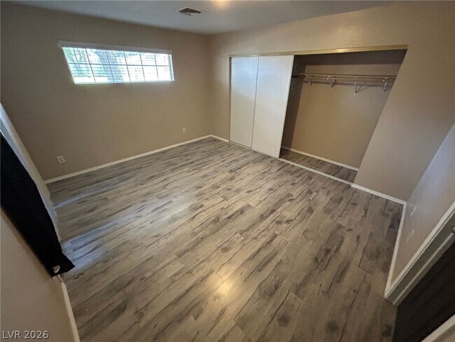 Building Photo - 2116 Willowbury Dr