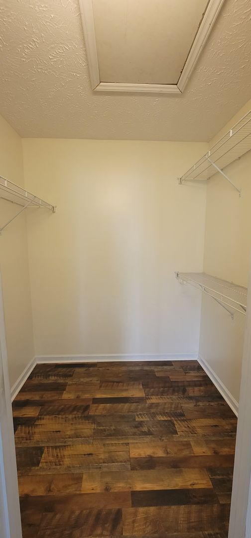 Building Photo - Beautiful 3 Bedro Brick Ranch Home w/ Bonus Room- Minutes from Interstate and Close to Shopping.