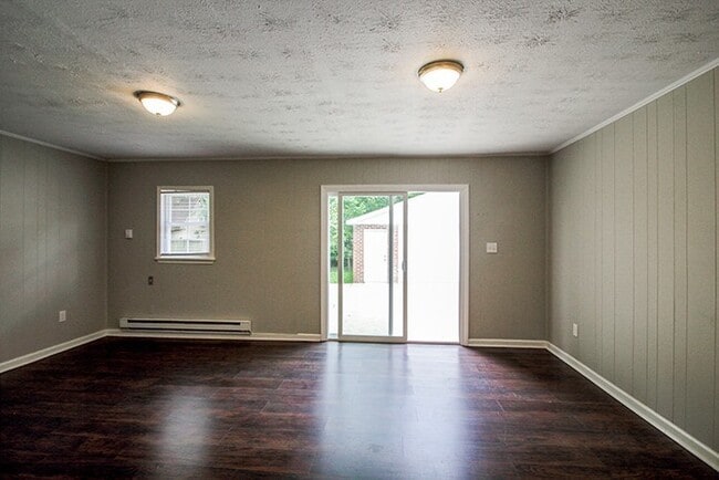 Building Photo - Everything' Is Updated!  4BR, 1BA -  Fully...