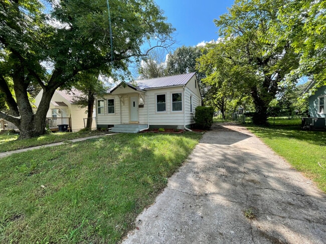 Primary Photo - 517 S Atchison St