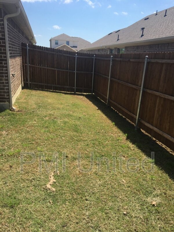 Building Photo - 3005 Cliffview Dr