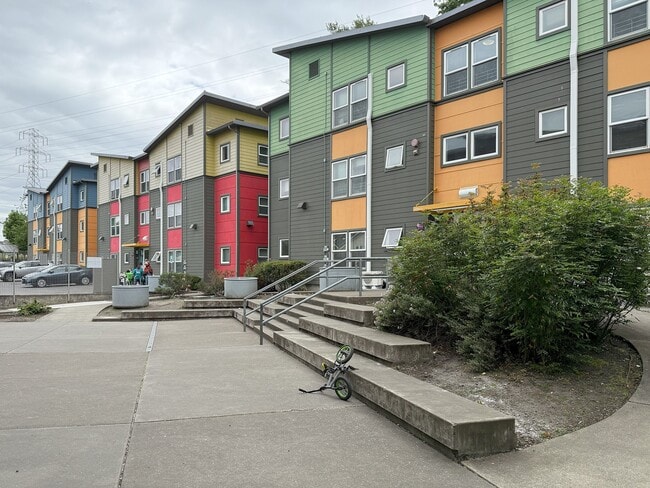 Primary Photo - Samaki Commons