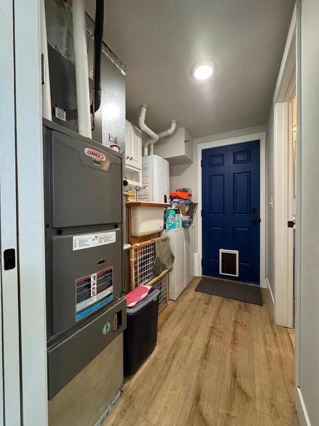 Building Photo - 3-Bed, 3-Bath Home for Lease w/ Rooftop De...