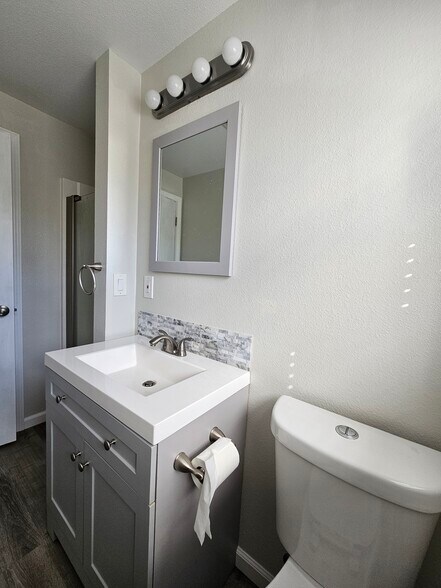 Bathroom - 3220 SE Rockwood St