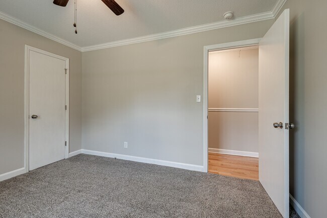 Building Photo - 114 Cottonwood Dr