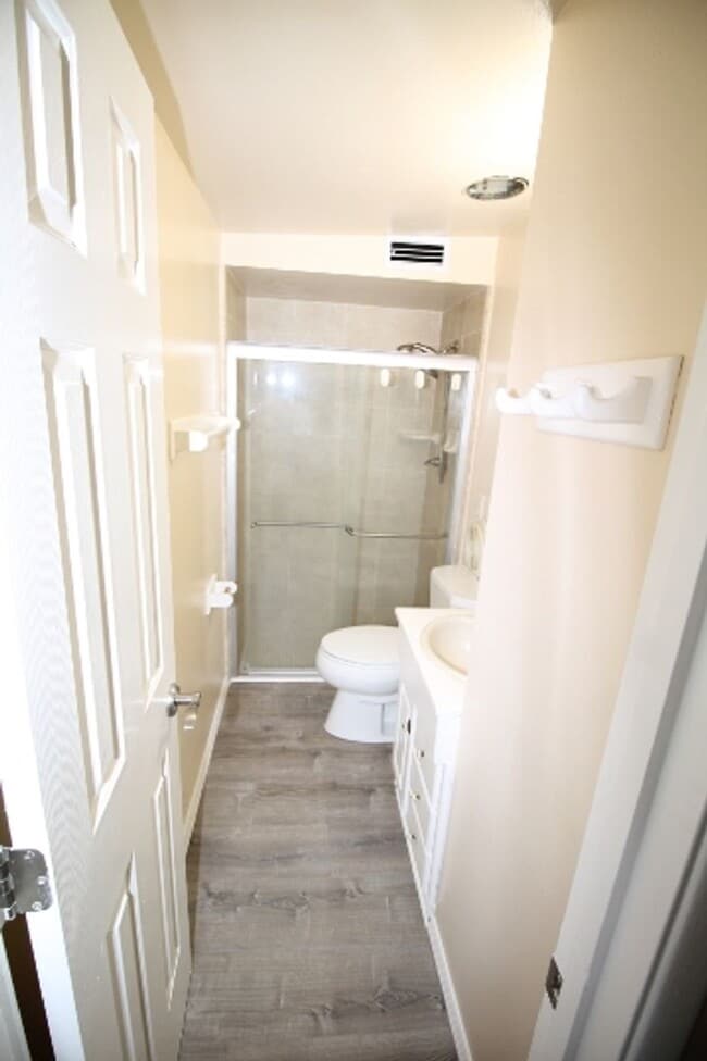 Building Photo - Beautiful Eastside Home