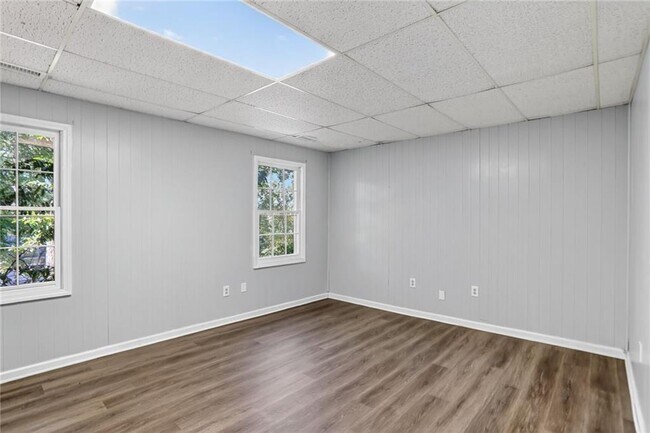 Building Photo - 2817 Thornridge Dr