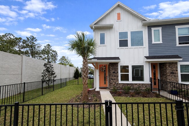 Building Photo - Resort-Style Living in eTown | Gated Community + Top Amenities