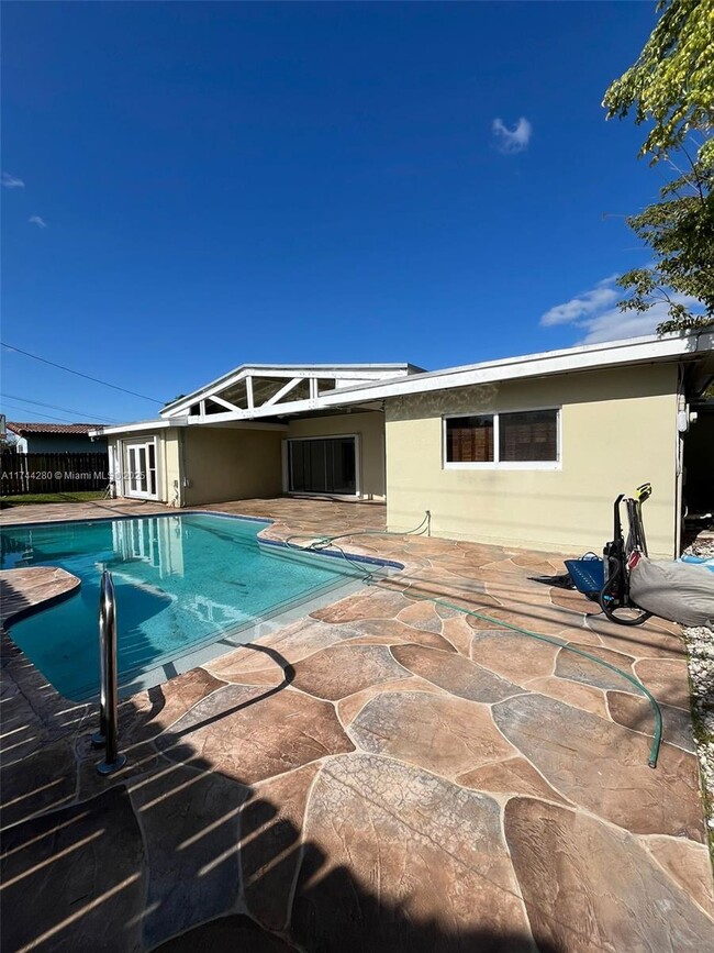 Building Photo - 20415 Highland Lakes Blvd