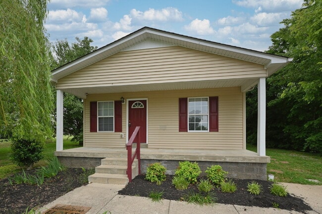 Primary Photo - Springfield Gem! 3BR/2BA with Big Yard, St...
