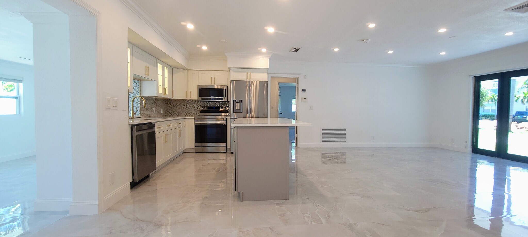 Building Photo - 1400 SE 8th Ave