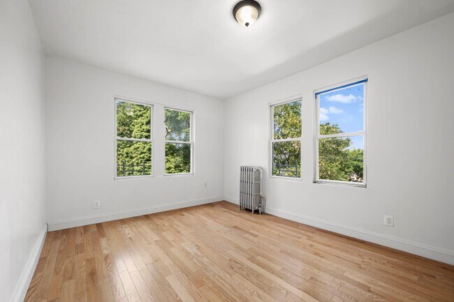 Building Photo - 156 Summit Pl