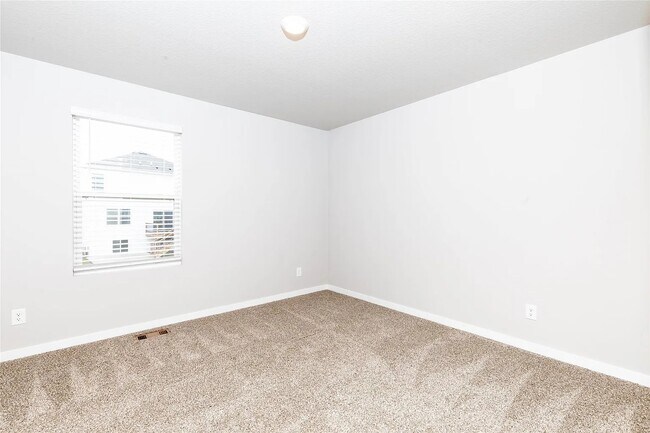 Building Photo - 1065 Waukee Ave