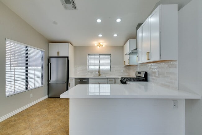 Building Photo - Stunning fully remodeled single-story home