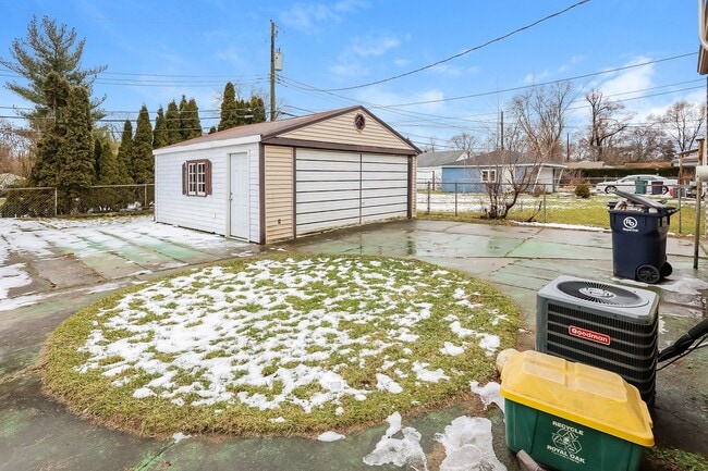 Building Photo - 312 De Villen Ave