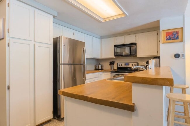 Building Photo - Walk to Main St and Gondola! Furnished!
