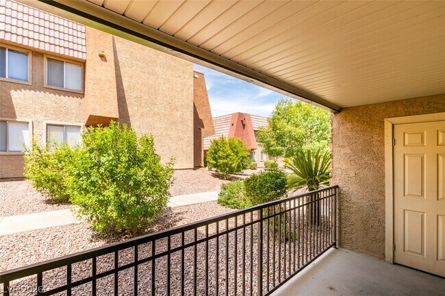 Building Photo - 4450 Sandy River Dr