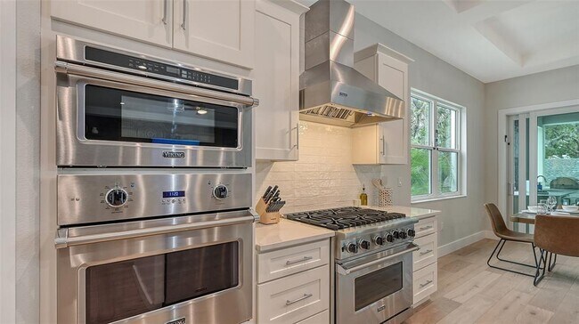 Building Photo - 1537 Siesta Dr