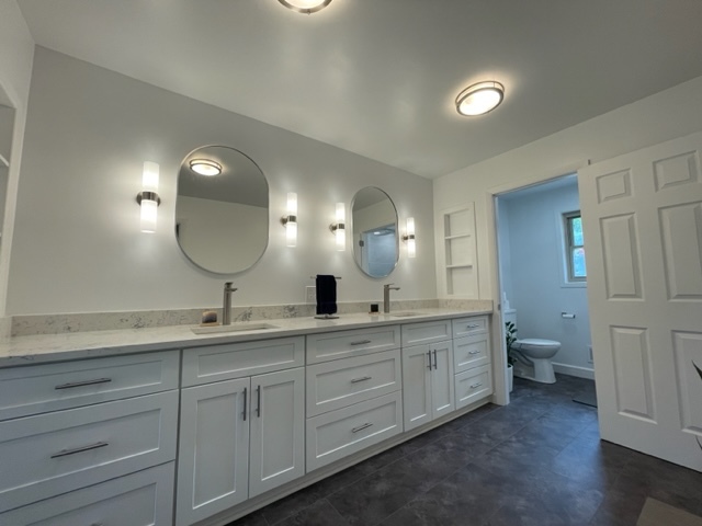 Building Photo - 711 Riverview Dr