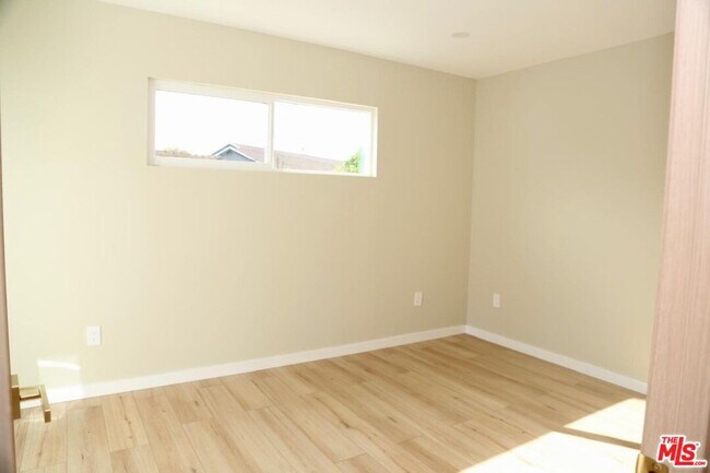 Building Photo - 8235 Alcove Ave