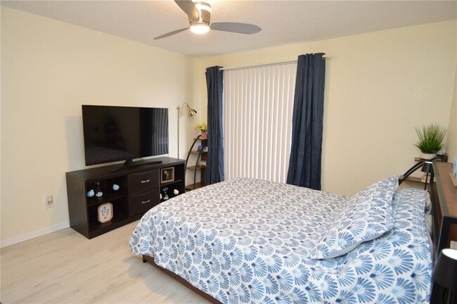 Building Photo - 10263 Gandy Blvd N