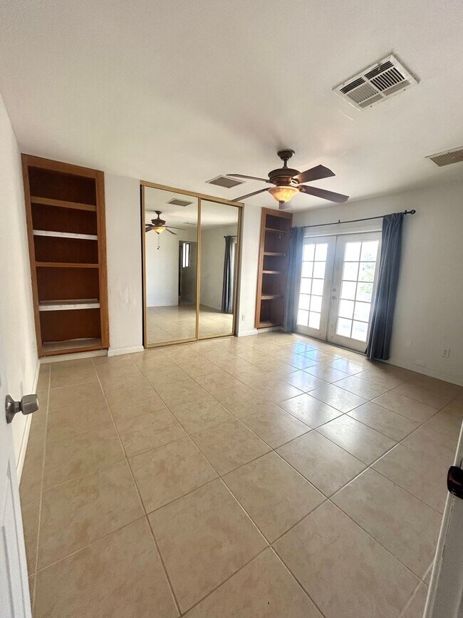 Building Photo - Spacious 3 Bedroom 2 Bathroom Home with Solar