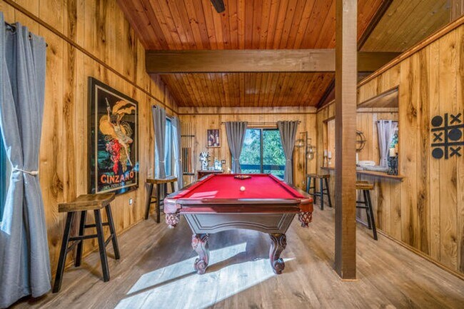 Building Photo - Beautiful Mountain Home