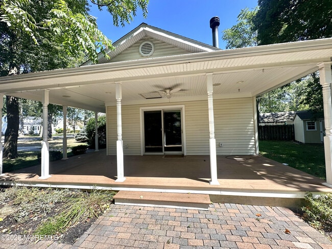 Building Photo - 426 Harnell Ave