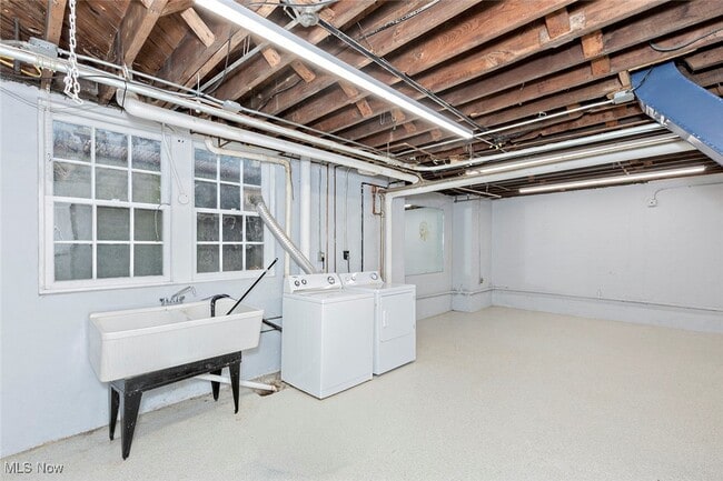 Building Photo - 7020 S Woodland Rd