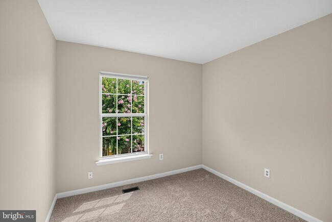 Building Photo - 502 Meadowmist Way