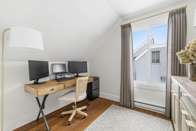 Building Photo - 60 Cinnamon Spring