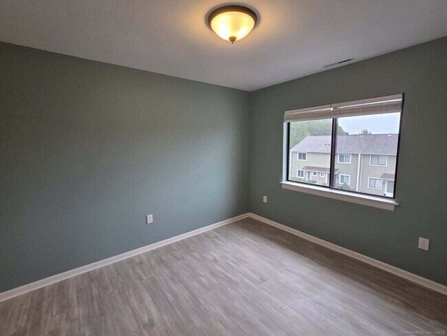 Building Photo - 335 Monticello Dr