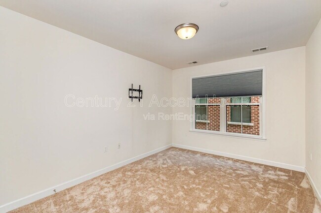 Building Photo - 2101 N Monroe St