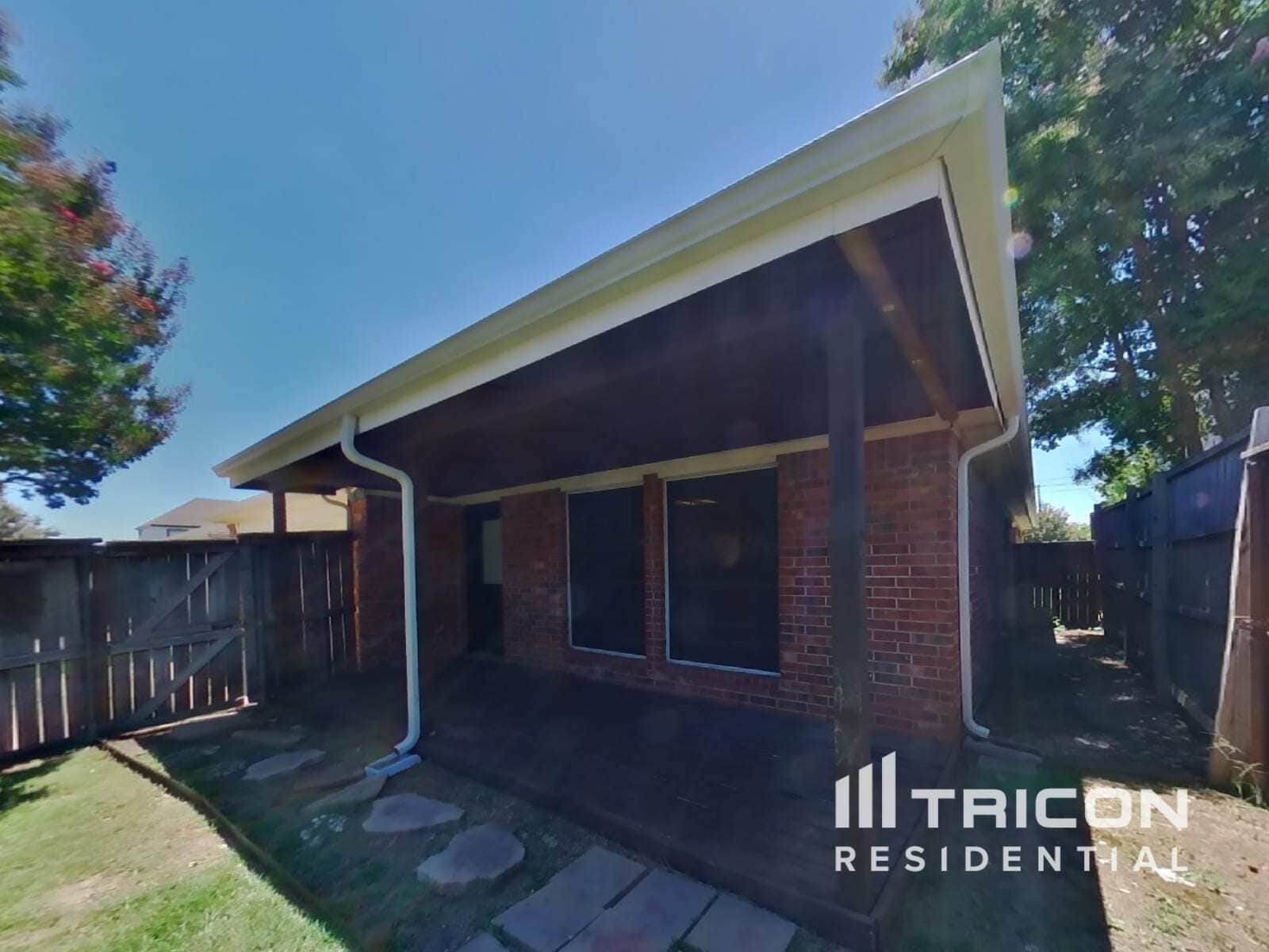 Building Photo - 834 San Jacinto Dr