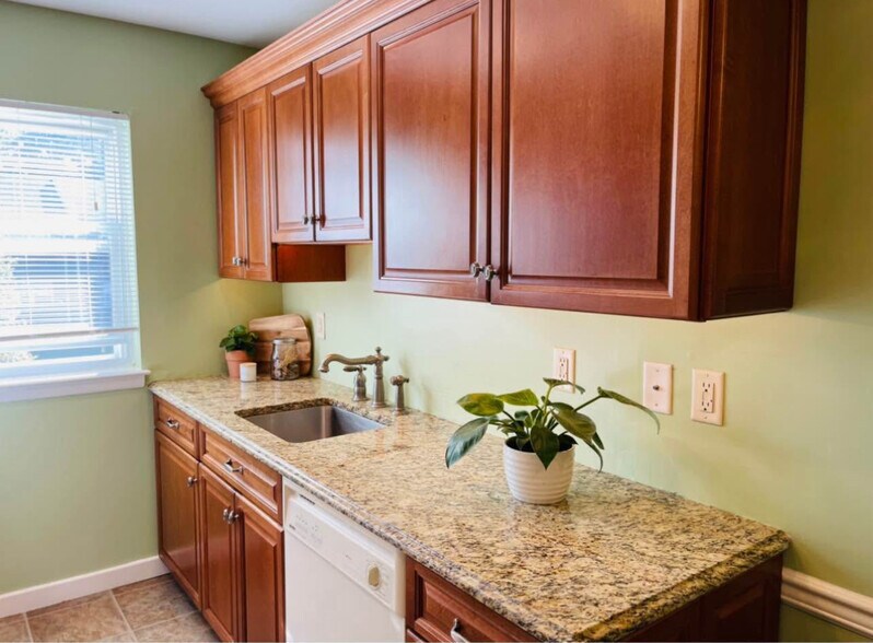 Eat in kitchen - 79 Regency Park