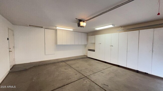 Building Photo - 9151 W Kings Ave